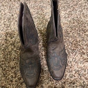 Roper woman’s chromatic faux leather Amelia Embroidered Western Cowboy Boots